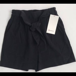 Lululemon Noir Short 5.5”